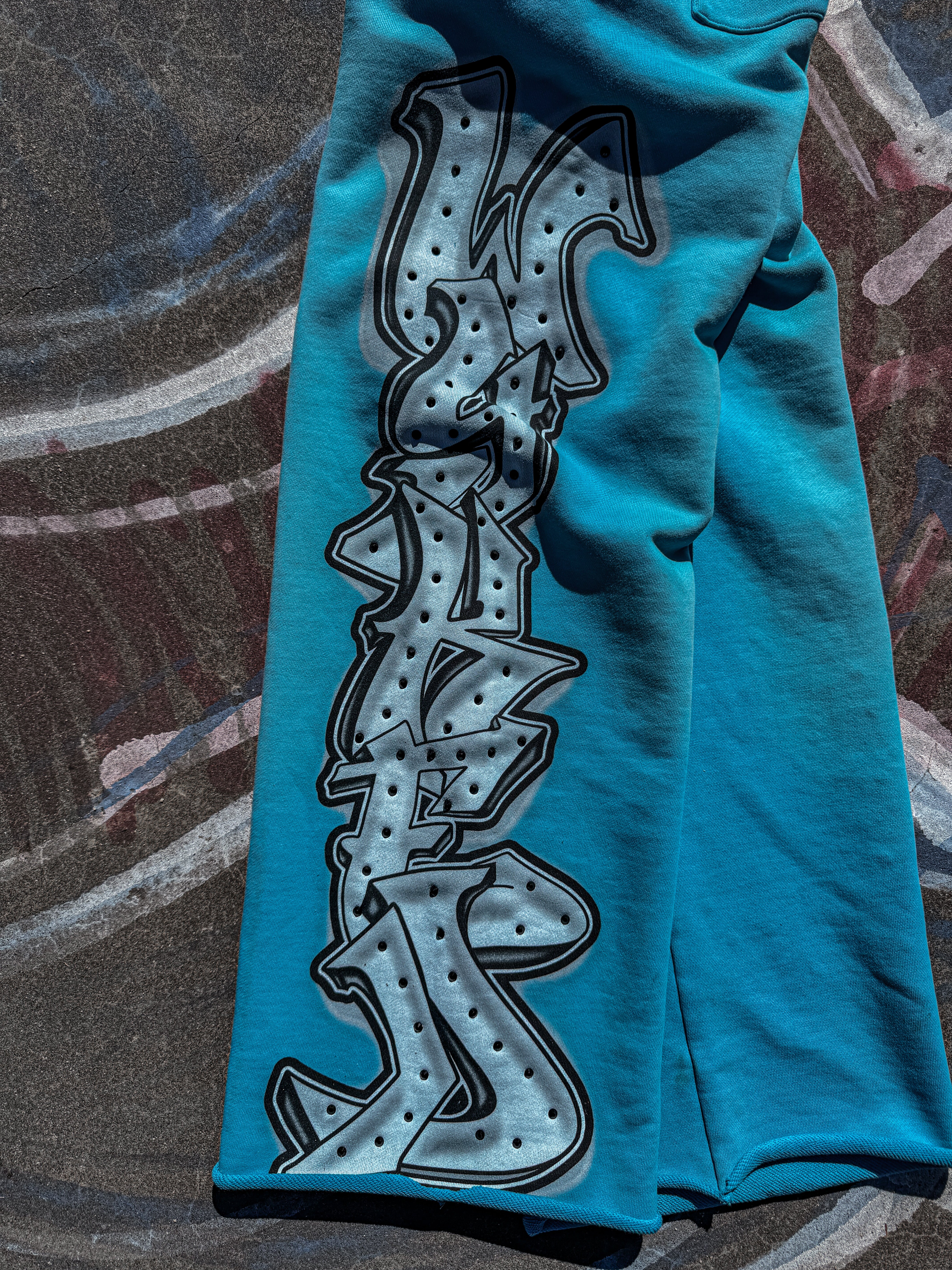 “GRAFFITI” BAGGY SWEATS AQUA